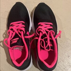 Nike Women's Black and Pink Sneakers
